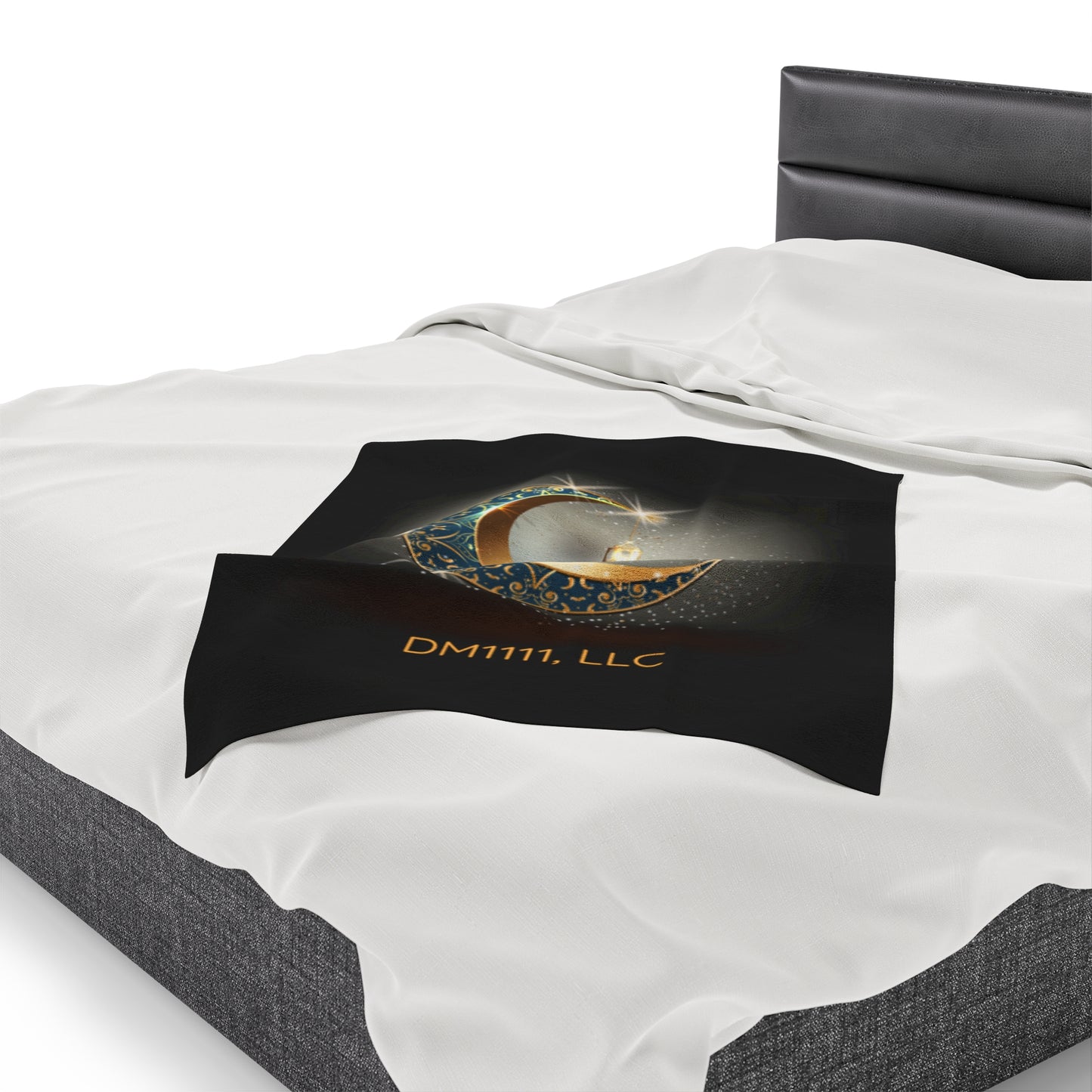 DM1111, LLC Crescent Moon Velveteen Plush Blanket